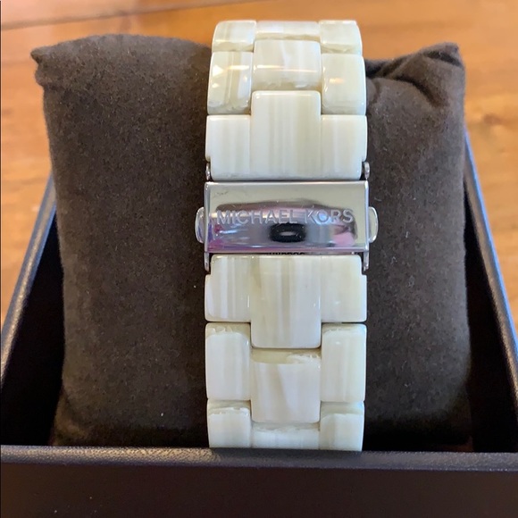 Michael Kors Madison watch MK 5598 - Picture 3 of 3